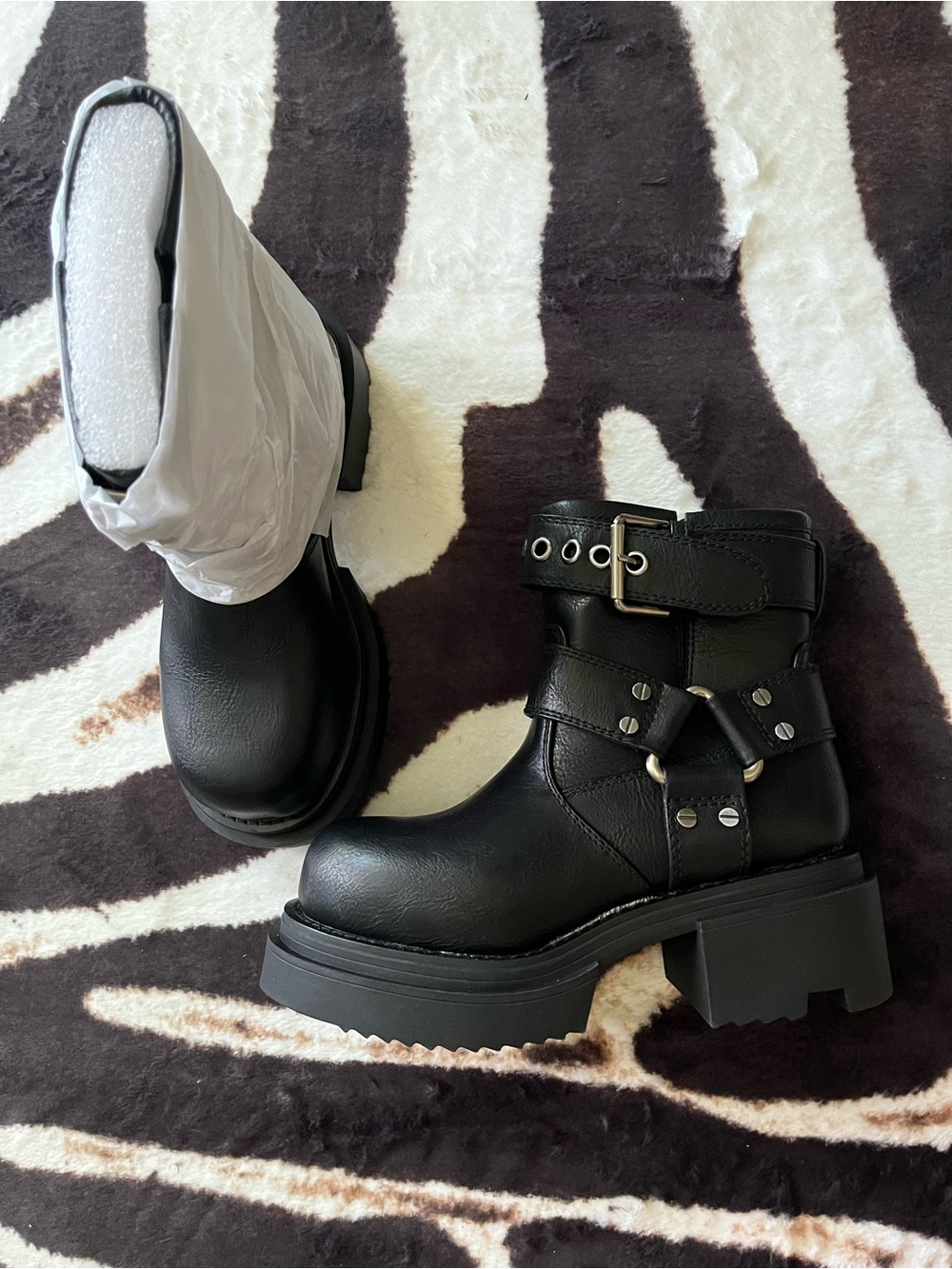 Black Women's Chunky Buckle Combat Boots